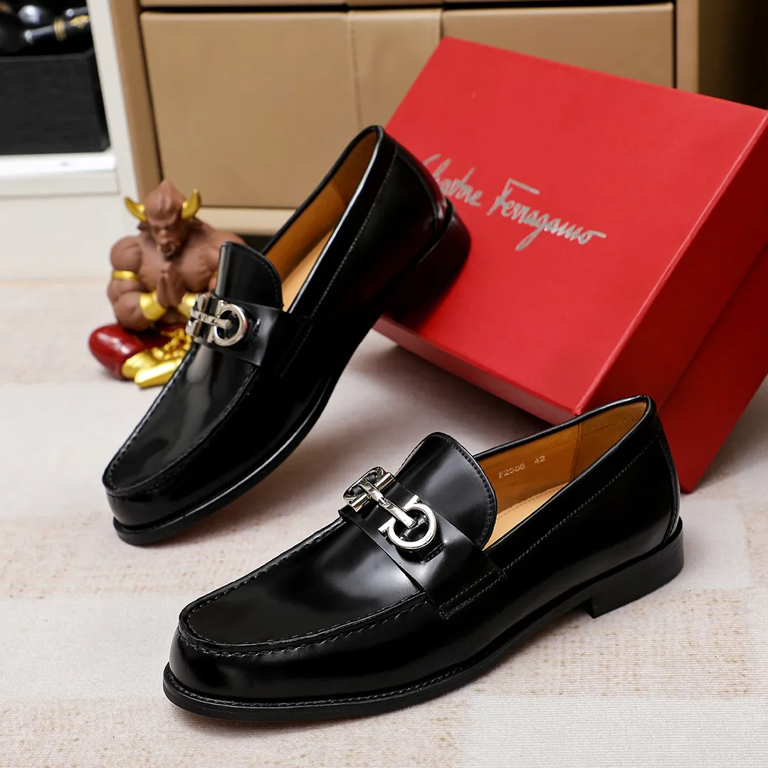 Men's shoes 💰420 🔥Ferragamo's new men's casual slip-on shoes🇨🇳Official website original 1:1 mold, original quality💯Fine workmanship, high-end luxury☘The upper is made of imported Italian first-layer cowhide🌴Luxurious water dyeing🐂Leather lining🍓Rubber wear-resistant and non-slip outsole, breathable and comfortable to wear🍍The first choice for high-taste men, color optional! Code number 38-45